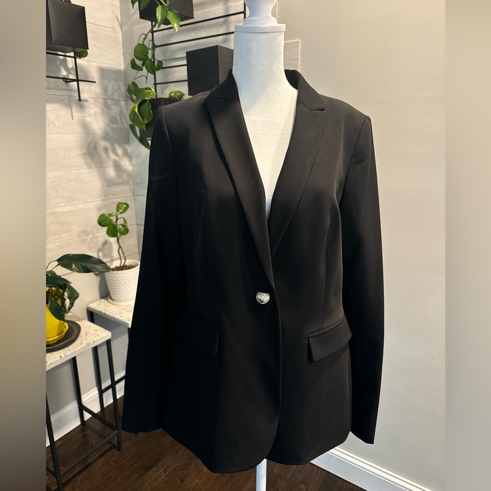 stunning Tommy Hilfiger jacket for women. Size 8(slim fit)